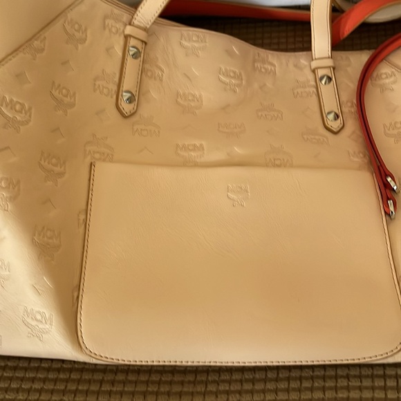 MCM Kira Shopper in color Bisque - Picture 11 of 12